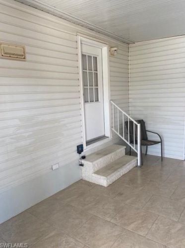 915 Manatee Rd, Naples FL  34114-8266 exterior