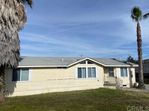 305 East Dr, Vista, CA 92083-3114