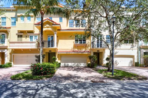 2462 San Pietro Cir, West Palm Beach, FL 33410-2970