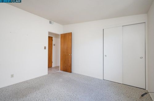 1737 El Toro Way, Pinole CA  94564-2116 exterior