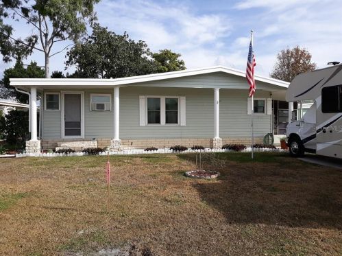 1422 Apache Cir, Tavares, FL 32778-2521