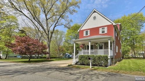 26 Grandview Ave, Oakland, NJ 07436-1232