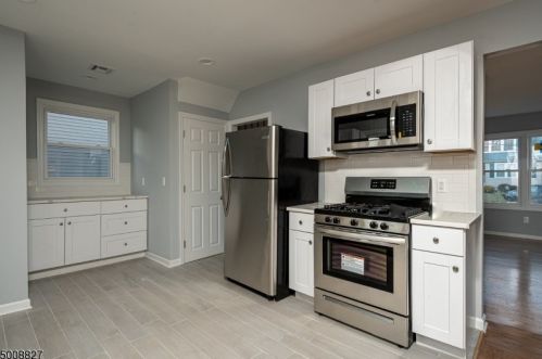 9 Pomander Walk, Nutley NJ  07110-2421 exterior