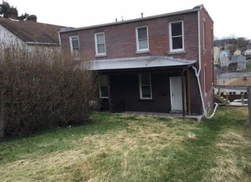 120 3rd St, Jeannette, PA 15644-3330