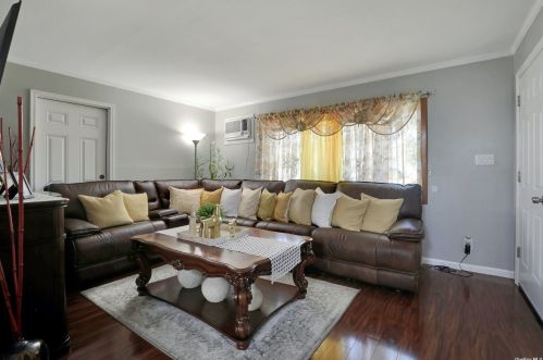 51 Maple Dr, North Lindenhurst, NY 11757-1312