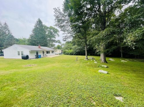 42 Highland Dr, Gales Ferry, CT 06339-1836
