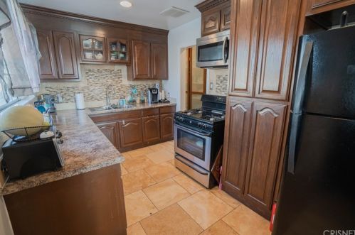 8341 Cantaloupe Ave, Van Nuys CA 91402-3806 exterior