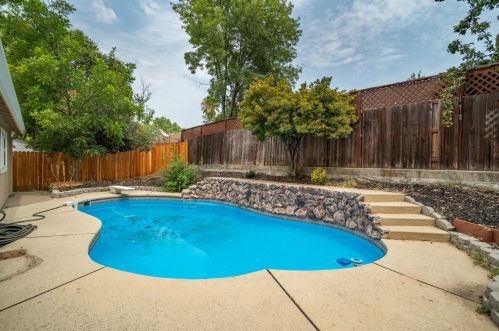 7600 Mcconnel Dr, Citrus Heights CA  95610-2606 exterior