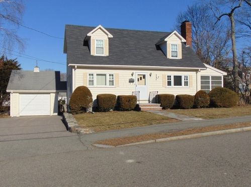 35 Hillsboro St, Quincy, MA 02169-8913