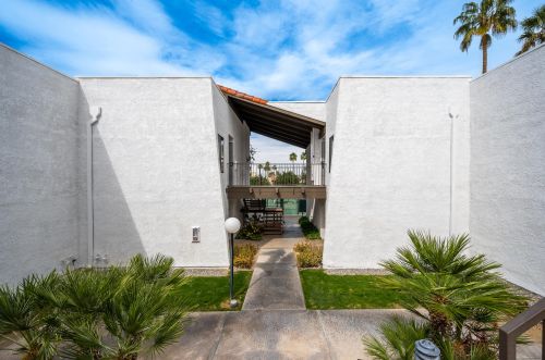 2250 Palm Canyon Dr, Palm Springs CA  92262-2834 exterior