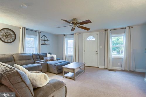 1210 Peters Mountain Rd, Water Gap, PA 17018-9640