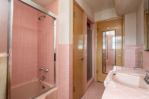 4124 89, Milwaukee WI 53228-2210 exterior