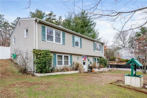 11 Richard Rd, Richmond, RI 02812-1018
