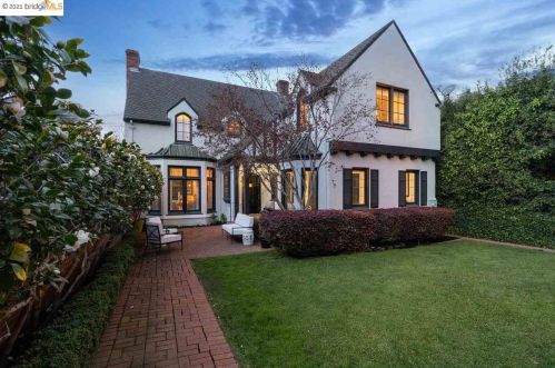 79 Hazel Ln, Oakland, CA 94611-4034