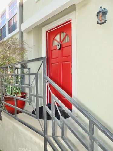 227 Glendora Ave, Long Beach CA  90803-3504 exterior
