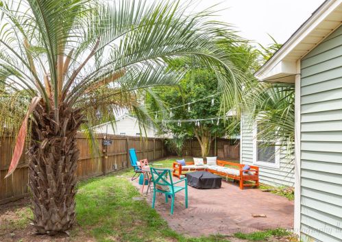 1384 Thayer Hall Dr, Mount Pleasant SC  29466-9480 exterior