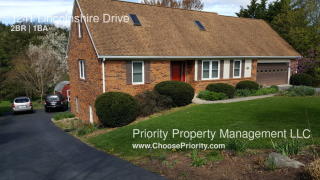 1241 Lincolnshire Dr, Harrisonburg VA  22802-8353 exterior
