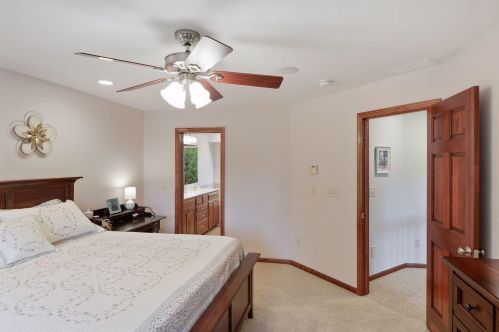 1888 White Oak Dr, Chaska MN  55318-2878 exterior