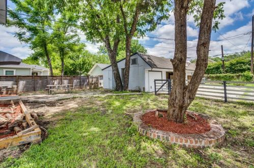 702 Edgefield Ave, Dallas TX  75208-3615 exterior