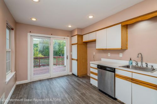 48 Alpine Rd, Holmdel Village NJ  07733-2724 exterior