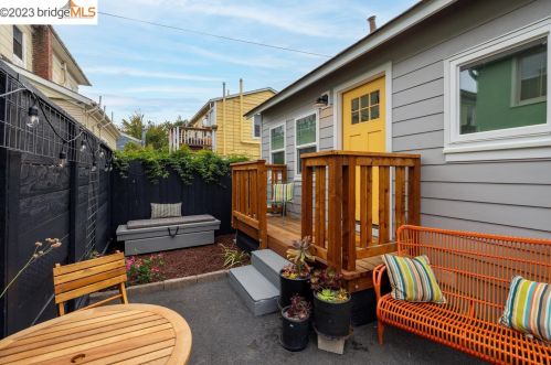 1058 56th St, Oakland CA 94608-2745 exterior