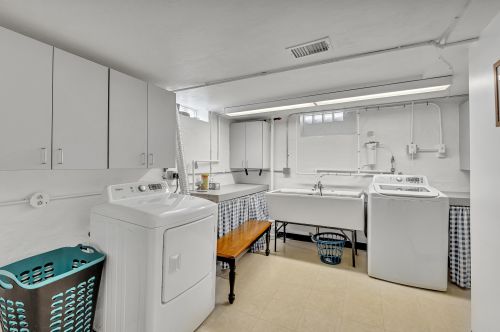 4406 Van Beck Ave, Milwaukee WI 53207-4458 exterior