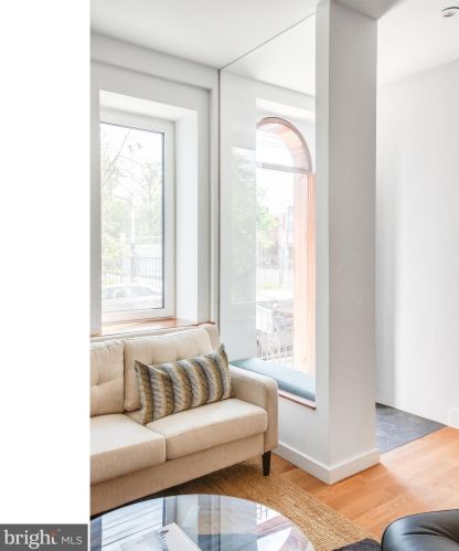 764 18th St, Philadelphia, PA 19130-2805