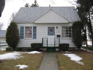 2525 Granton Pl, Toledo, OH 43616-3817
