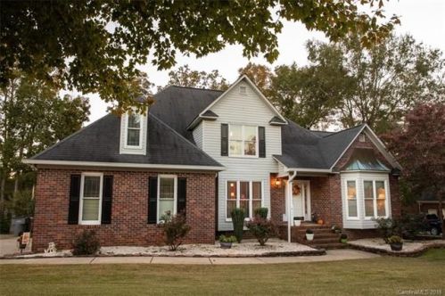 811 Woodmoore Ln, Kannapolis, NC 28081-5757