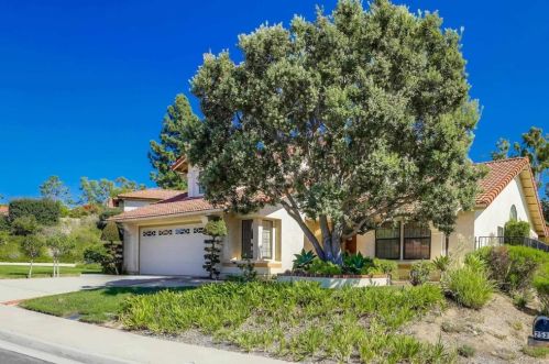 2535 Coronado Pl, Vista, CA 92081-8715
