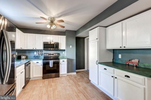 137 Apple Grove Ln, Littlestown PA  17340-1159 exterior