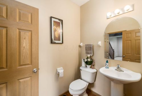 376 Enos Loomis St, Pataskala OH  43062-8160 exterior