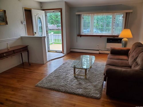 28 43rd St, Islip Manor NY  11751-1306 exterior