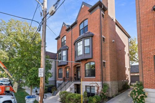 925 Pearson St, Milwaukee, WI 53202-1522