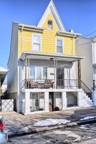 327 Maple St, Mount Carmel, PA 17851-1309