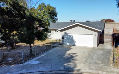 1325 Arrowhead Ct, Modesto CA  95351-1723 exterior