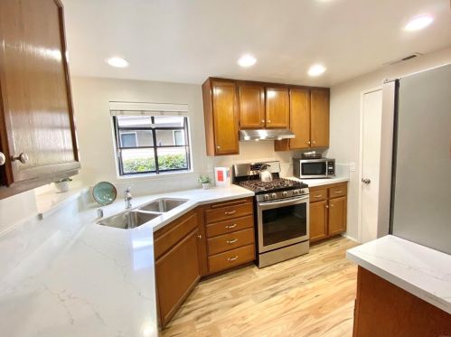 1063 Shadowridge Dr, Vista, CA 92081-9045