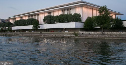 950 25th St, Washington DC  20037-2137 exterior