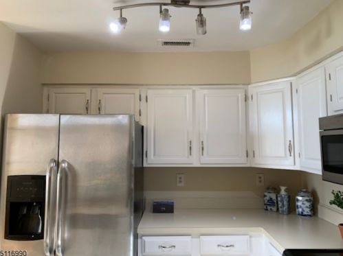 6 Ray Ct, Bedminster NJ  07921-1631 exterior