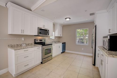 5730 199th St, Hialeah FL  33015-4933 exterior