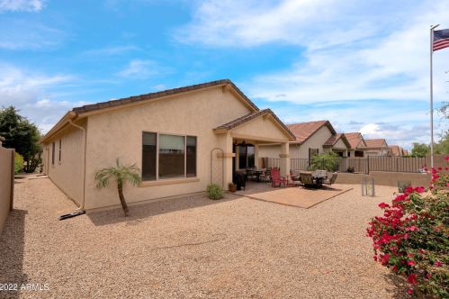 584 Twin Peaks Pkwy, San Tan Valley AZ  85143-5828 exterior