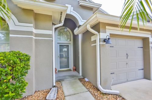 6723 Guilford Crest Dr, Ruskin FL  33572-1703 exterior