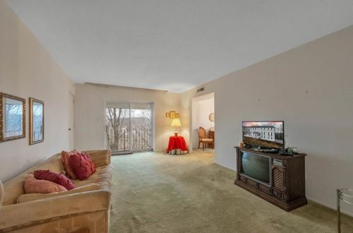 406 Camelot Dr, Pittsburgh, PA 15237-4976