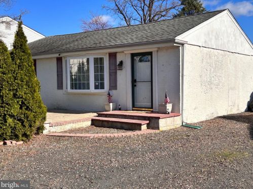 521 Lindenhurst St, Philadelphia, PA 19116-1607