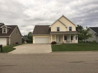 2622 Grassy Ln, Neenah, WI 54956-5084