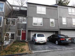 2917 Winterberry Ct, Blmgtn, IN 47404-1230