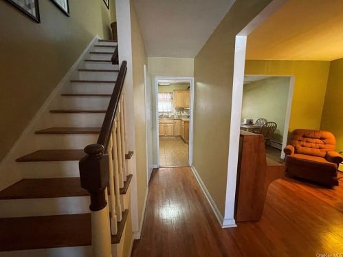 3871 Amundson Ave, Bronx NY  10466-5920 exterior