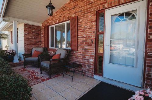 2208 Erin Dr, Tarpon Springs, FL 34690-4121