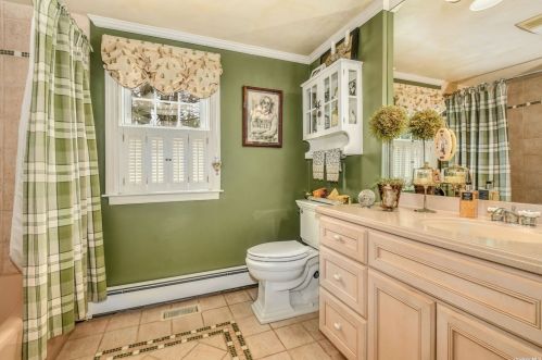 7 Sunken Meadow Rd, Northport NY  11768-2718 exterior