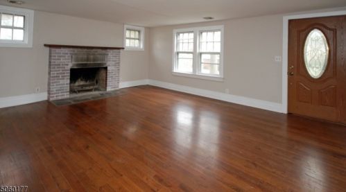 35 Old Smalleytown Rd, Warren NJ  07059-5438 exterior